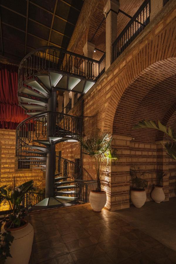 איסטמבול Han 1772 Hotel מראה חיצוני תמונה Spiral staircase