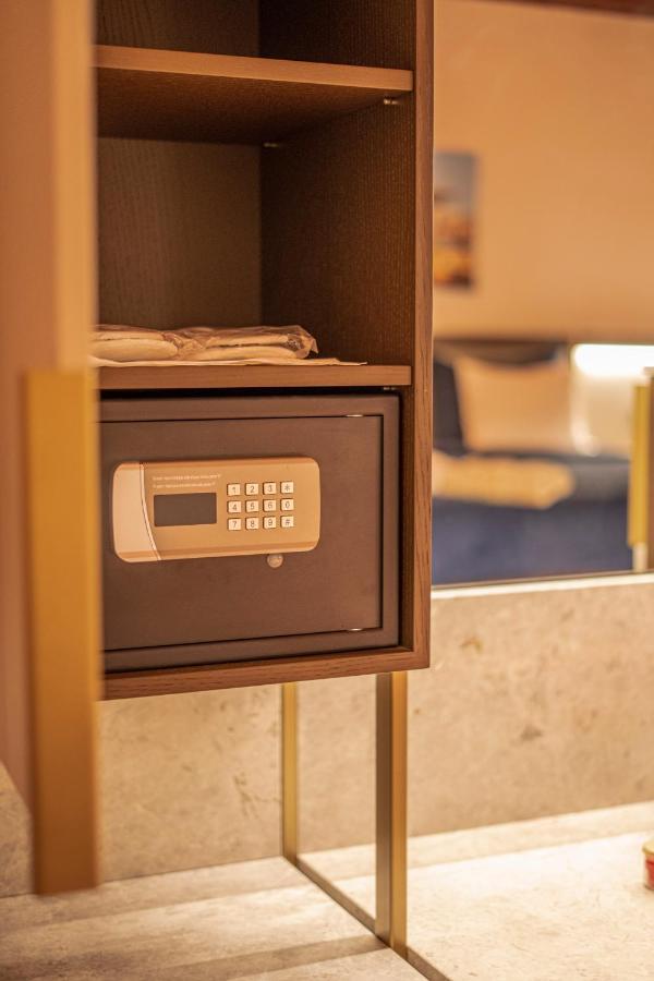 איסטמבול Han 1772 Hotel מראה חיצוני תמונה A safe in a hotel room