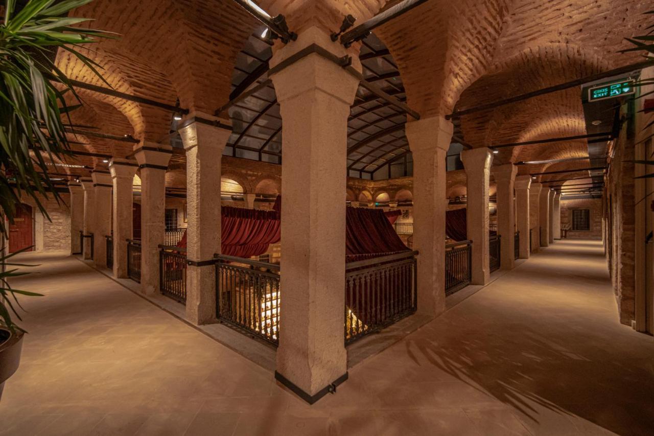 איסטמבול Han 1772 Hotel מראה חיצוני תמונה The interior of the restored Al-Jalsa Theatre